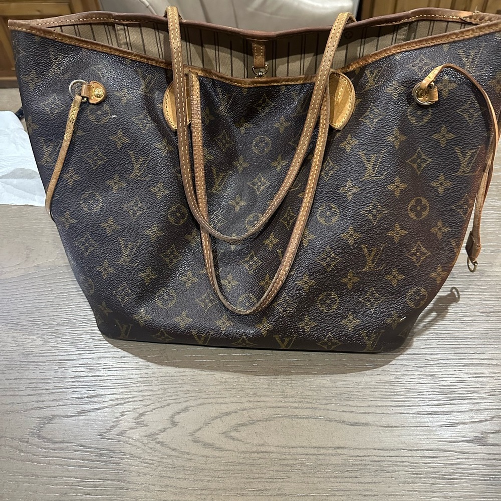 Louis Vuitton Neverfull MM handbag
